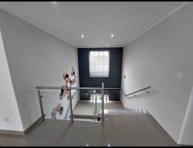 386M² OFFICE TO LET IN BRYANSTON